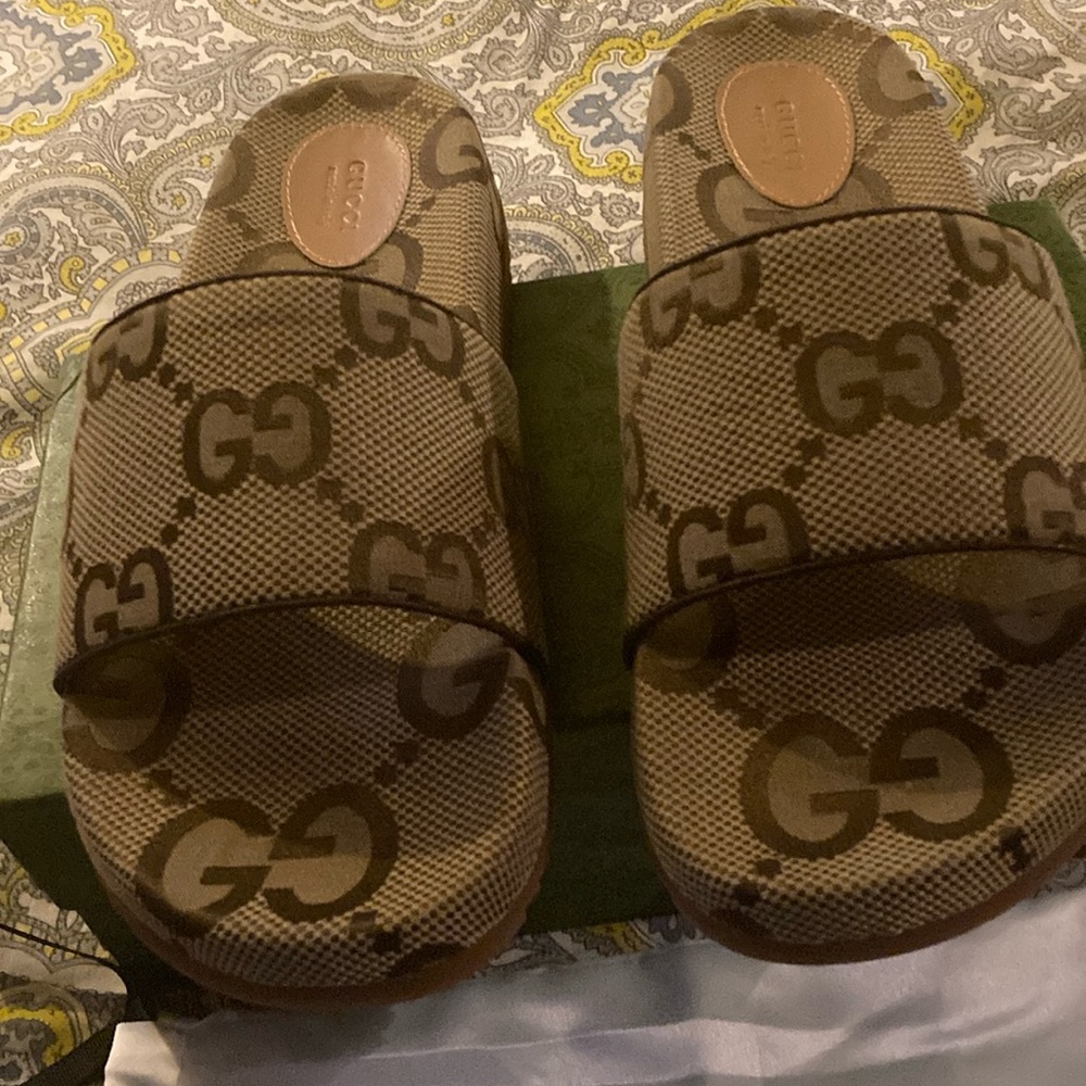 Gucci Slippers sz 45 w/ bag